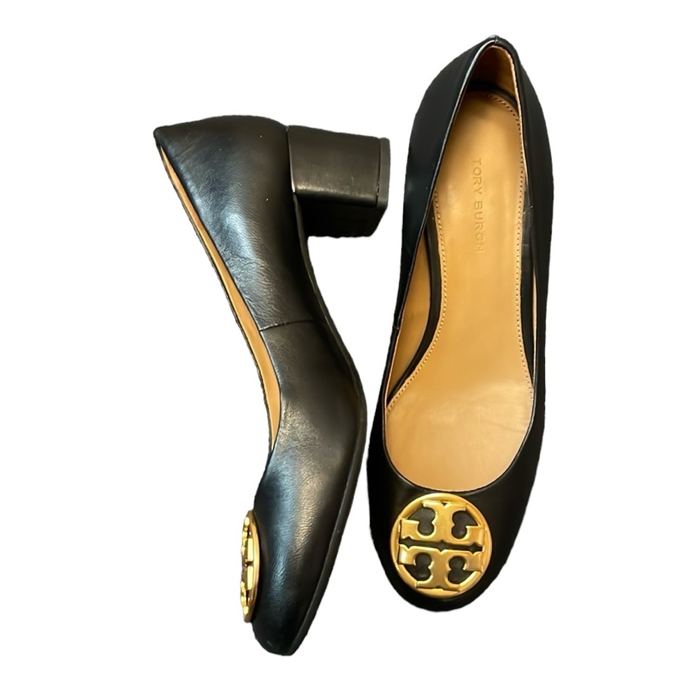 EUC Tory Burch Chelsea black leather heels with gold logo buckle, size 6